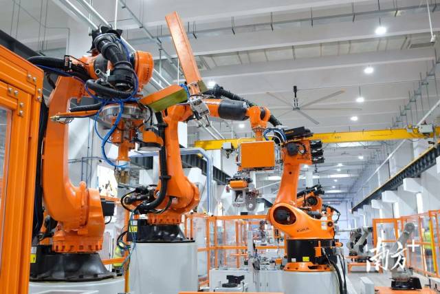 万博MaxBetX【高质量发展】佛山的无人化工厂里“机器人生产机器人”(图1)